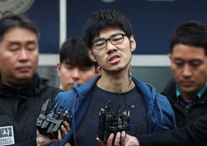 2018년 10월14일 서울 강서구 한 PC방에서 아르바이트생을 무참히 살해한 김성수가 징역 30년을 선고받아 복역 중이다. 사진은 2018년 PC방 아르바이트생을 흉기로 찔러 살해한 혐의를 받는 피의자 김성수(당시 29세) 모습. /사진=뉴스
