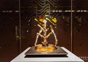 김해는 가야의 찬란한 역사를 품고 있다. 사진은 국립김해박물관에 전시된 금동관. /사진=한국관광공사