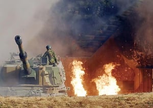 2010년 11월23일 북한이 인천 옹진군 연평도 일대에 포격을 실시하는 만행을 저질렀다. 사진은 2010년 11월23일 인천 옹진군 연평도 일대에 북한의 포탄이 떨어진 모습. /사진 제공=해병대사령부