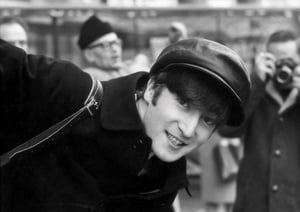 1980년 12월8일. 평화를 노래하던 존 레논이 총격을 당해 사망했다. 사진은 1964년 1월 프랑스 파리에서 일상을 보내던 존 레논의 모습. /사진=로이터