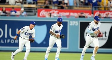 월드시리즈 우승 멤버 저스틴 딘이 샌프란시스코 자이언츠로 이적했다. 사진은 다저스에서 활약한 딘(가운데). /사진=로이터