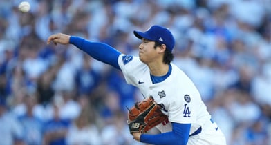 LA 다저스의 오타니 쇼헤이가 지난달 29일(이하 한국시각) 미국 캘리포니아주 로스앤젤레스 다저 스타디움에서 열린 2025 메이저리그(MLB) 월드시리즈 4차전 토론토 블루제이스와의 경기에서 선발 투수로 등판해 힘차게 공을 던지고 있다./로이터=뉴스