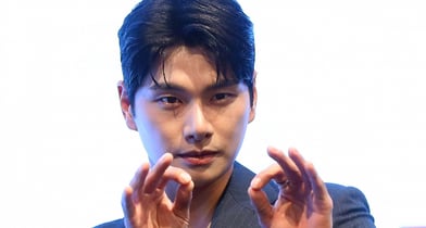 배우 이이경 사생활 폭로 글을 게재했다가 AI 조작임을 시인했던 여성이 돌연 입장을 번복한 가운데 이이경 소속사 측은 강경대응을 예고했다. 사진은 배우 이이경이 KBS 2TV 수목드라마 &#039;페이스미&#039; 제작발표회에 참석한 모습. /사진=스타뉴스