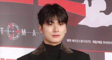 배우 이이경의 사생활을 폭로하며 논란을 일으킨 여성 A씨가 또다시 SNS 계정을 삭제했다. 사진은 지난 2019년 12월 서울 광진구 롯데시네마 건대입구에서 진행된 영화 &#039;히트맨&#039; 제작보고회에 참석한 배우 이이경. /사진=머니투데이