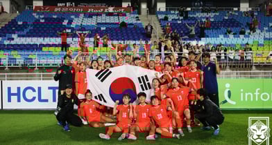 신상우 감독이 이끄는 한국 여자축구대표팀이 다음달 유럽원정에 나설 26명의 선수들을 확정했다. 사진은 지난 7월 열린 동아시아축구연맹(EAFF) E-1 풋볼 챔피언십(동아시안컵) 우승 후 선수단. /사진=대한축구협회(KFA) 제공