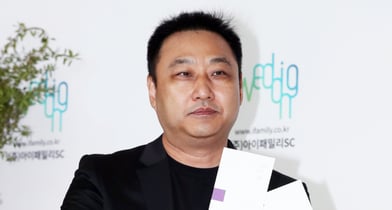 개그맨 김수용이 촬영 도중 의식을 잃고 쓰러진 뒤 급성 심근경색을 진단받았으나 신속한 응급 처치와 수술로 위기를 넘겼다. 사진은 2018년 10월 서울 영등포구 여의도 콘래드서울 호텔에서 진행되는 유상무의 결혼식에 참석한 개그맨 김수용. /사진=머니투데이