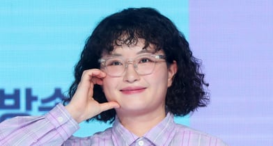 유명 유튜버 이원지가 사무실 환경 공개 이후 도마에 올랐다. 사진은 지난 3월 서울 마포구 쇼킹케이팝센터에서 열린 ENA 예능 프로그램 &#039;지구마불 세계여행3&#039; 제작발표회에 참석한 유튜버 원지. /사진=뉴시스