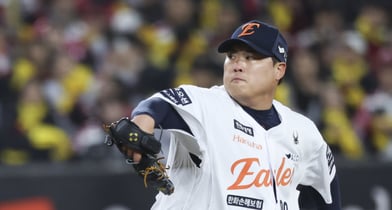 한국야구위원회가 월드베이스볼클래식을 대비해 진행되는 1차 캠프에 참가할 선수로 한화 이글스 류현진 포함 29명을 선택했다. 사진은 한화에서 활약한 류현진. /사진=뉴시스