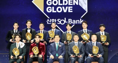 한국야구위원회가 2025시즌 각 포지션별로 좋은 활약을 펼친 선수에게 지급되는 골든글러브 시상식을 진행한다. 사진은 2024시즌 골든글러브를 수상한 선수들. /사진=뉴시스