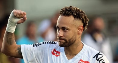 네이마르가 강등 위기에 빠진 팀을 구했다. 사진은 8일(한국시각) 브라질 세리에A 최종전에 나선 네이마르의 모습. /사진=로이터