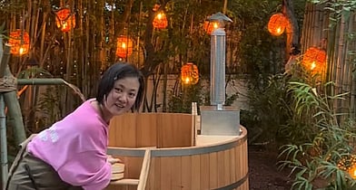 방송인 박나래가 전 매니저 갑질 의혹에 이어 불법 의료행위 의혹 등에 휩싸인 가운데 새로운 폭로가 등장했다. 사진은 박나래 자택에 설치된 노천탕 모습. /사진=박나래 인스타그램 캡처 