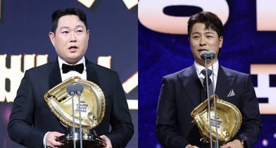 양의지와 강민호가 2011년부터 15년째 포수 부문 골든글러브를 양분 중이다. 사진은 2025년 포수 부문 골든글러브 수상자 양의지(왼쪽)와 2024년 수상자 강민호. /사진=뉴스1 
