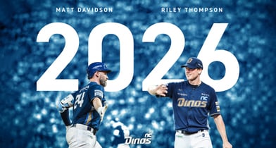 NC다이노스가 투타를 이끈 맷 데이비슨, 라일리 톰슨과 재계약에 성공했다. 사진은 11일 NC와 재계약을 마친 데이비슨과 라일리(오른쪽). /사진=NC다이노스 제공