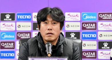 서정원 청두 룽청 감독이 5시즌 만에 팀을 떠난다. 사진은 청두를 지휘했던 서 감독의 모습. /사진=청두 룽청 웨이보 캡처