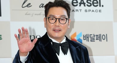 배우 조진웅이 소년범 출신이라는 사실이 뒤늦게 알려져 은퇴를 선언한 가운데 그가 출연하는 '두 번째 시그널' 측이 방영 여부를 두고 2주 만에 입장을 밝혔다. 사진은 배우 조진웅 모습. /사진=스타뉴스