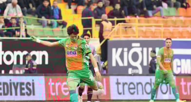 알란야스포르 황의조가 1골 1도움을 올렸다. 사진은 지난 21일(한국시각) 파티흐 카라귐뤼크SK와의 경기에 선발 출전한 황의조. /사진=알란야스포르 홈페이지 캡처