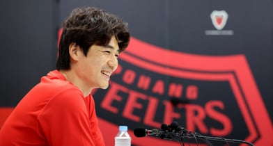 포항 스틸러스가 축구 국가대표 주장 출신 베테랑 미드필더 기성용과 재계약을 체결했다. 사진은 지난 7월4일 경북 포항시 북구 포항스틸러스 송라클럽하우스에서 열린 기성용 입단 미디어데이 당시 모습. /사진=뉴시스