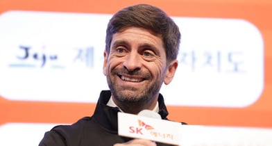 세르지우 코스타 제주SK FC 신임 감독이 새 시즌을 향한 강한 자신감을 드러냈다. 사진은 29일 기자회견을 진행 중인 코스타 감독. /사진=제주SK FC 제공