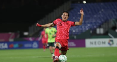 이민성 감독이 이끄는 한국 U23 대표팀이 4강에 올랐다. 사진은 백가온이 18일(한국시각) 사우디아라비아 제다 킹 압둘라 스포츠시티홀 스타디움에서 열린 호주와의 2026 아시아축구연맹(AFC) U23 아시안컵 8강전에서 드리블을 하고 있는 모습. /사진=뉴스1(대한축구협회 제공)