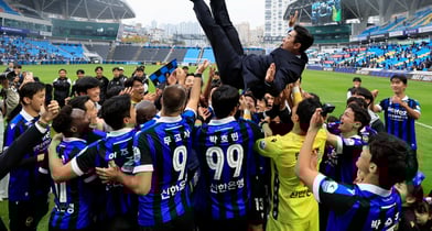 2026년 K리그2가 다음달 28일 김해FC와 안산 그리너스의 개막전을 시작으로 올시즌을 시작한다. 사진은 지난해 10월 K리그2 우승을 확정하며 승격에 성공한 인천유나이티드가 환호하는 모습. /사진=뉴스