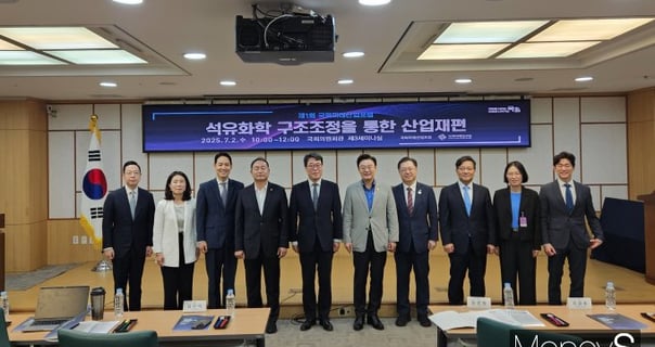 석유화학 '버티기' 한계… "산단 구조조정, 정부가 움직여라"