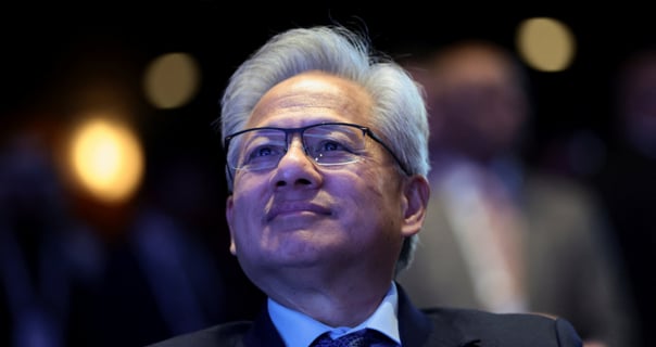 젠슨 황 "GPU 모두 매진"… 엔비디아 3분기 매출 사상 최고, AI 거품론 일축