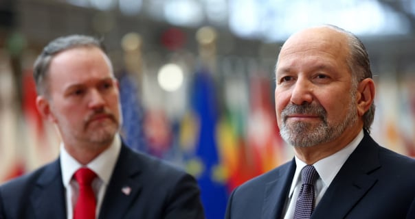 미 상무장관 "미국서 생산 안 하면 메모리칩에 100% 관세 부과"