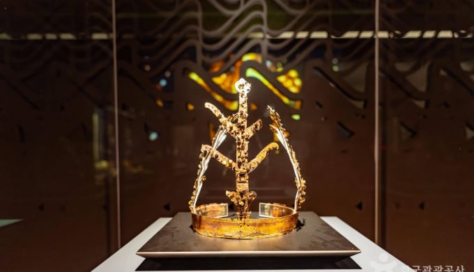 김해는 가야의 찬란한 역사를 품고 있다. 사진은 국립김해박물관에 전시된 금동관. /사진=한국관광공사