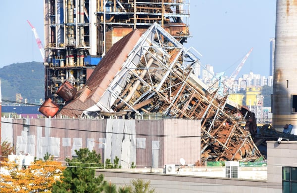울산화력발전소 붕괴 사고로 5명 매몰·4명 구조… 국가소방동원령 발령