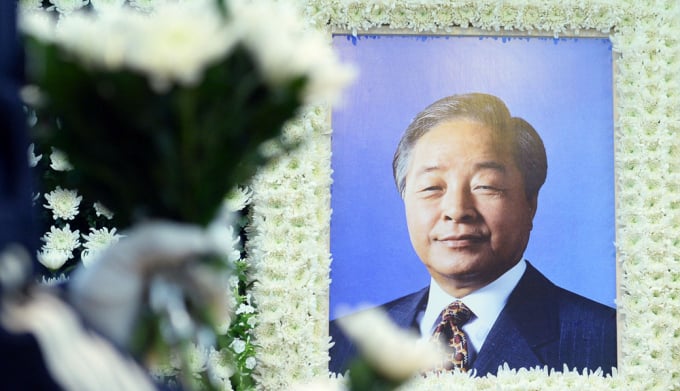 대한민국 민주화운동의 중심에 섰던 김영삼 전 대통령이 향년 88세로 별세했다. 사진은 2015년 11월22일 서울 종로구 서울대병원 장례식장 고 김 전 대통령 빈소에 놓인 고인의 영정사진 모습. /사진=머니투데이(사진공동취재단)