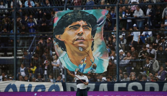 디에고 마라도나가 60세 나이로 세상을 떠났다. 사진은 마라도나의 사망을 추모하는 아르헨티나 축구팬의 모습. /사진=로이터 