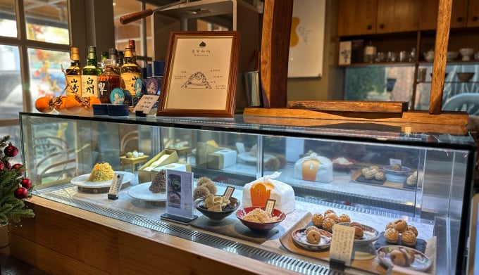 넷플릭스 예능프로그램 &#039;흑백요리사 2&#039; 출연진이 공개되면서 이와 관련된 식당에 대한 관심도 커지고 있다. 사진은 예고편에 등장한 신동민 셰프가 운영하는 &#039;당옥&#039;의 쇼케이스. /사진=다이어리알