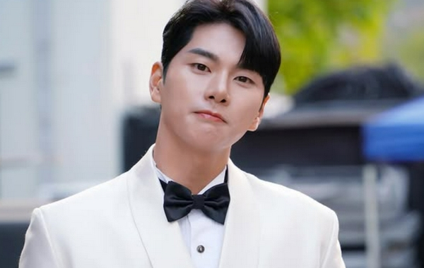 이이경 고소에도… 루머 폭로녀 재등장 "1년 반 연락, 야한 말 무서웠다"