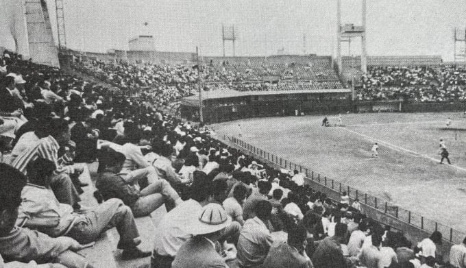 2007년 12월18일 한국 야구의 메카로 불렸던 동대문야구장이 역사 속으로 사라졌다. 사진은 1971년 동대문야구장의 모습. /사진=공유마당 