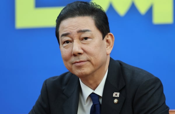 '갑질·특혜' 의혹 김병기, 원내대표 사퇴… "이 정부 걸림돌 될 순 없어"
