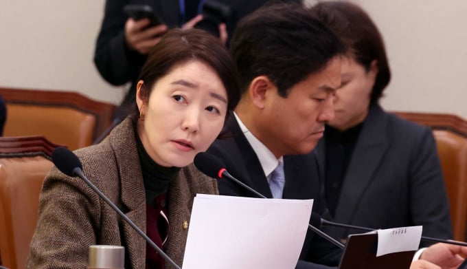 '1억 의혹' 강선우, 민주당 탈당… "더 이상 부담줄 수 없어"