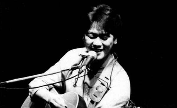 우리들의 마음속 '영원한 가객' 김광석이 세상을 떠난지 어느덧 30년이 흘렀다. 사진은 가수 김광석 생전 모습. /사진=김광석추모사업회 제공