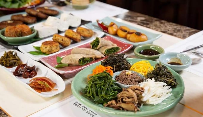 자연의 시간과 계절의 감각이 담긴 '농가 맛집'에 대한 관심이 커지고 있다. 사진은 영월 '산속의 친구'의 강원나물밥 정식. /사진=다이어리알