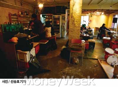 홍대에서 '노래'를 찾는 사람들