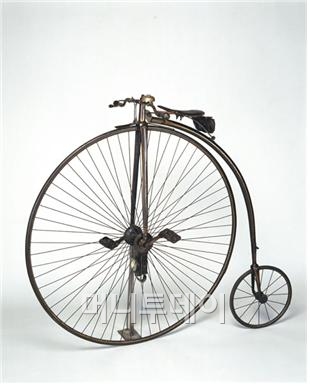 ▲ 하이휠 자전거(1885년) / 출처: ‘Windsor Ordinary Bicycle’, 런던 과학박물관 ObjectWiki