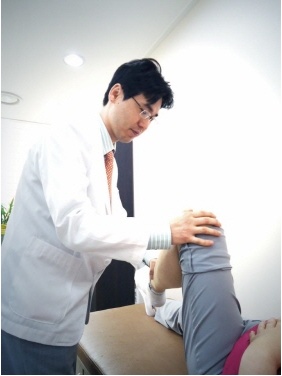 [안형권의 관절이야기] 비수술 치료로 효과가 없다면 인공관절 치환술 고려해봐야