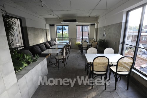 여유로이 입안을 거니는 맛