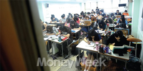 덜 먹고 가르친 보람 있을까?