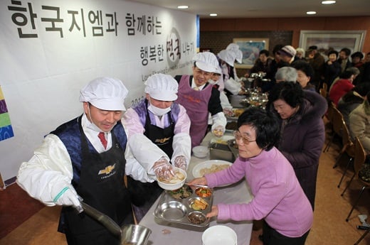한국지엠, 저소득층에 사회공헌활동 펼쳐