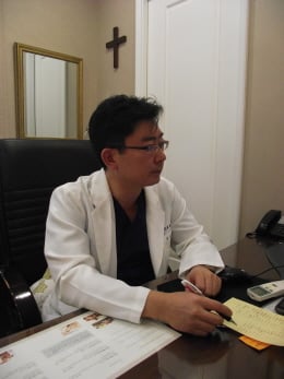 [김시영의 자연스런 모발이식 스토리②] 절개 않는 모발이식만으로도 '내추럴 헤어라인' 가능