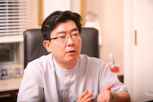 [김시영의 자연스런 모발이식 스토리⑤]모발이식, 아름다움 위해 통증·흉터 감내할 필요 없어