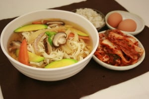 대중적, 수익률 높고 소규모 창업 가능해 '칼국수'
