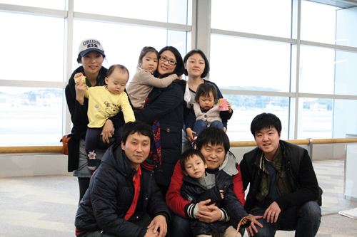 이파피루스 직원들이 일본 후쿠오카에서 가족동반 여행을 즐기고 있다.(자료제공 이파피루스)