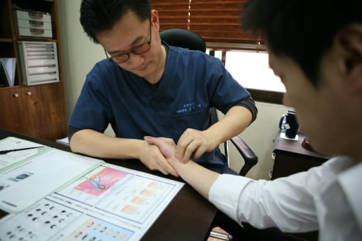 [김만재의 한방탈모치료이야기(33)] 원형탈모, 재발 없는 치료법은?