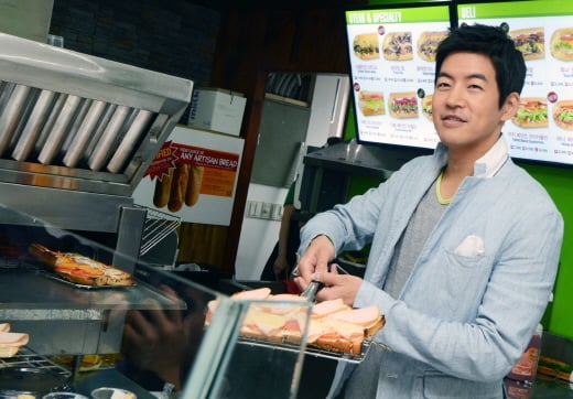 이상윤과 함께하는 '퀴즈노스 샌드위치 데이트' 열려..